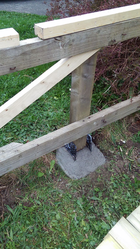 New foundations of wooden fence